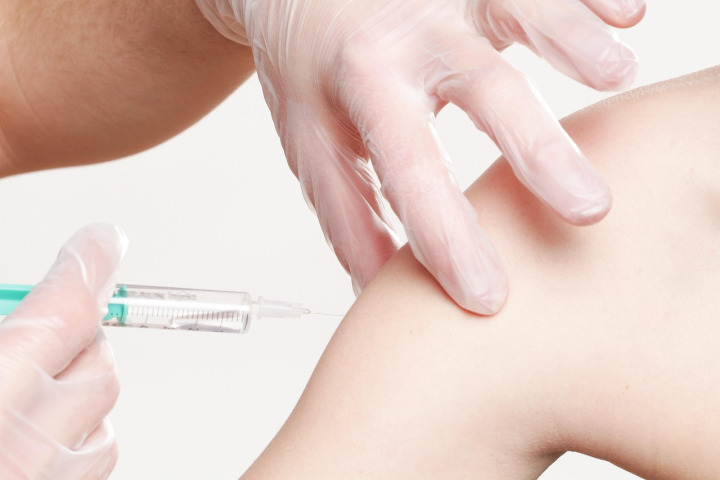 doctor vaccine syringe hospital